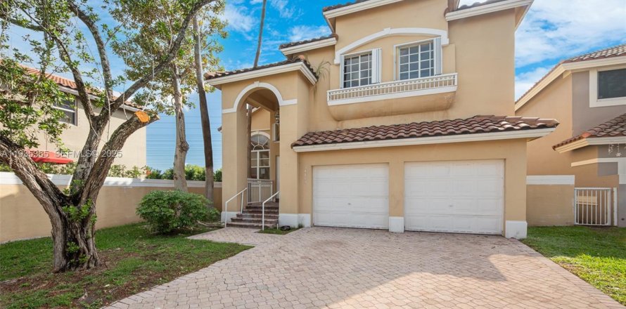 Casa en Miami, Florida 4 dormitorios, 222.87 m2 № 1993556