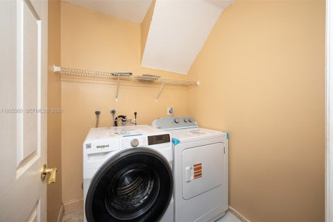 Casa en venta en Miami, Florida, 4 dormitorios, 222.87 m2 № 1993556 - foto 26