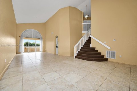 Casa en venta en Miami, Florida, 4 dormitorios, 222.87 m2 № 1993556 - foto 2