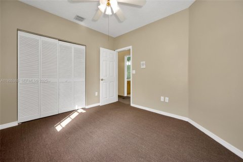 Casa en venta en Miami, Florida, 4 dormitorios, 222.87 m2 № 1993556 - foto 21