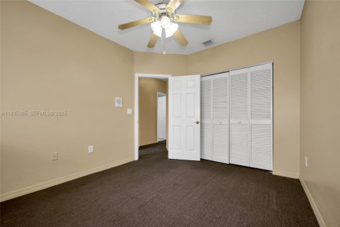 Casa en venta en Miami, Florida, 4 dormitorios, 222.87 m2 № 1993556 - foto 24