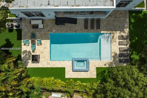 Villa ou maison à louer à Fort Lauderdale, Floride: 5 chambres, 197.6 m2 № 2288443 - photo 13