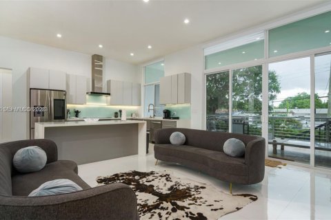 Villa ou maison à louer à Fort Lauderdale, Floride: 5 chambres, 197.6 m2 № 2288443 - photo 8