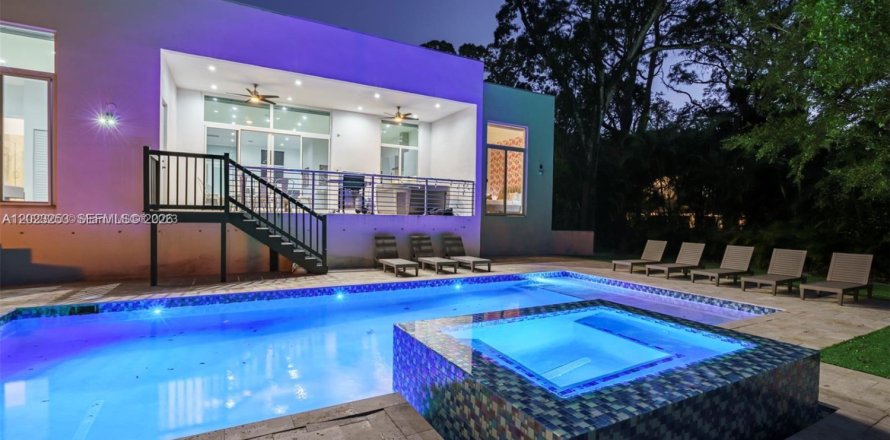 Villa ou maison à Fort Lauderdale, Floride 5 chambres, 197.6 m2 № 2288443