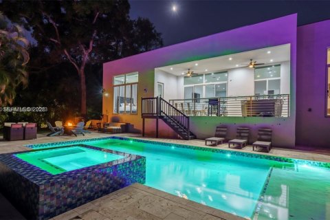 Villa ou maison à louer à Fort Lauderdale, Floride: 5 chambres, 197.6 m2 № 2288443 - photo 2