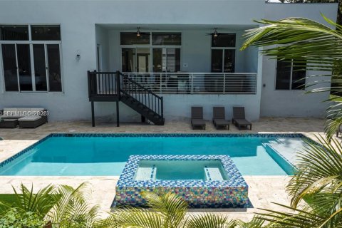 Villa ou maison à louer à Fort Lauderdale, Floride: 5 chambres, 197.6 m2 № 2288443 - photo 10