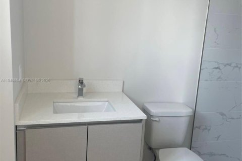 Touwnhouse à louer à Miami, Floride: 2 chambres, 129.32 m2 № 2006780 - photo 6