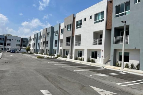 Touwnhouse à louer à Miami, Floride: 2 chambres, 129.32 m2 № 2006780 - photo 7