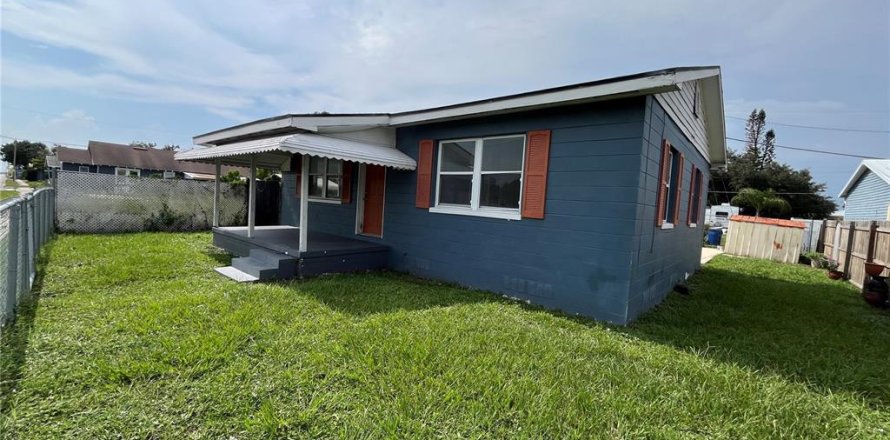 House in Mulberry, Florida 2 bedrooms, 84.08 sq.m. № 2230810