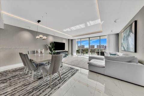 Condo in Sunny Isles Beach, Florida, 3 bedrooms  № 1994763