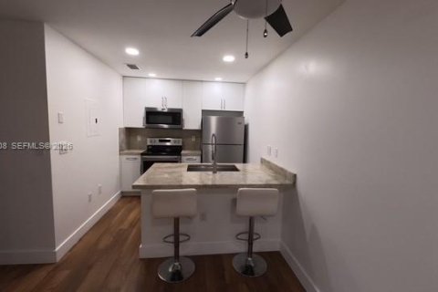 Copropriété à louer à Miami, Floride: 2 chambres, 75.25 m2 № 2046018 - photo 3