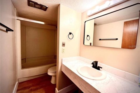Condo in Haines City, Florida, 2 bedrooms  № 1911990 - photo 11