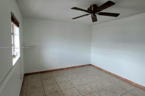 Condominio en venta en Hialeah, Florida, 2 dormitorios, 117.06 m2 № 1814077 - foto 9