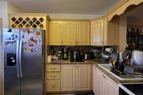Condominio en venta en Hialeah, Florida, 2 dormitorios, 117.06 m2 № 1814077 - foto 5