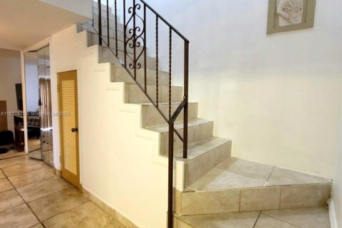 Condominio en venta en Hialeah, Florida, 2 dormitorios, 117.06 m2 № 1814077 - foto 4