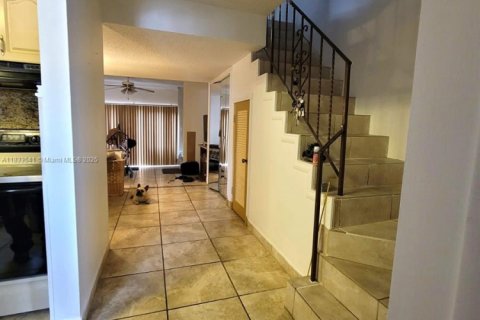 Condominio en venta en Hialeah, Florida, 2 dormitorios, 117.06 m2 № 1814077 - foto 3