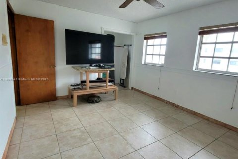 Condominio en venta en Hialeah, Florida, 2 dormitorios, 117.06 m2 № 1814077 - foto 11