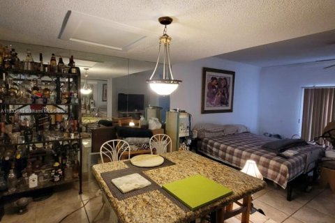 Condominio en venta en Hialeah, Florida, 2 dormitorios, 117.06 m2 № 1814077 - foto 17