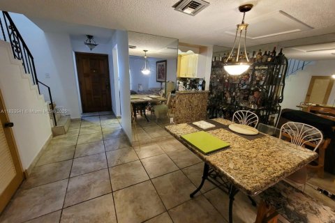 Condominio en venta en Hialeah, Florida, 2 dormitorios, 117.06 m2 № 1814077 - foto 18