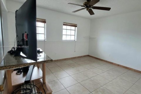 Condominio en venta en Hialeah, Florida, 2 dormitorios, 117.06 m2 № 1814077 - foto 12
