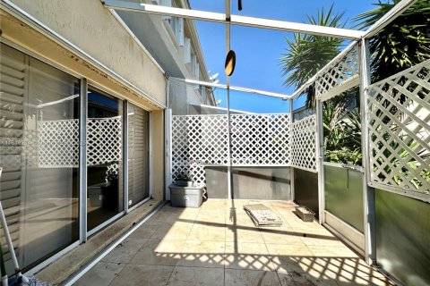 Купить таунхаус в Дирфилд-Бич, Флорида 2 спальни, 134.34м2, № 1937442 - фото 23