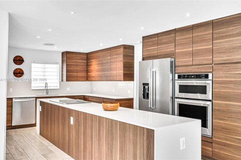 Купить виллу или дом в Майами-Шорс, Флорида 3 спальни, 171.68м2, № 2011221 - фото 16