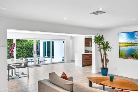 Купить виллу или дом в Майами-Шорс, Флорида 3 спальни, 171.68м2, № 2011221 - фото 23