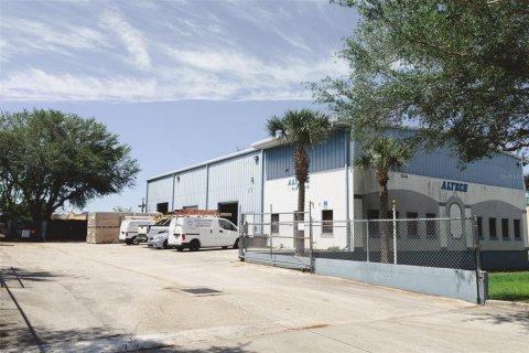 Propiedad comercial en alquiler en Orlando, Florida, 127.74 m2 № 1544687 - foto 2