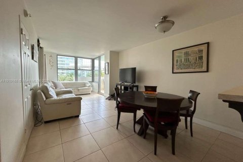 Condominio en alquiler en Miami Beach, Florida, 55.74 m2 № 2018376 - foto 3
