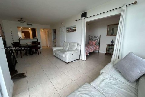Condominio en alquiler en Miami Beach, Florida, 55.74 m2 № 2018376 - foto 6
