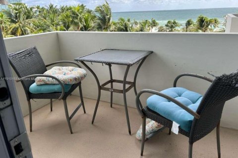 Condominio en alquiler en Miami Beach, Florida, 55.74 m2 № 2018376 - foto 7