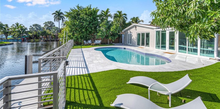 Casa en Dania Beach, Florida 5 dormitorios, 124.58 m2 № 1768230