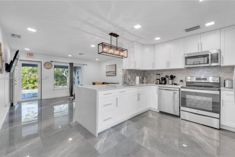 Casa en venta en Dania Beach, Florida, 5 dormitorios, 124.58 m2 № 1768230 - foto 6