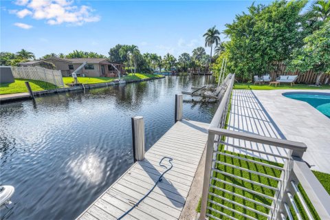 Casa en venta en Dania Beach, Florida, 5 dormitorios, 124.58 m2 № 1768230 - foto 3