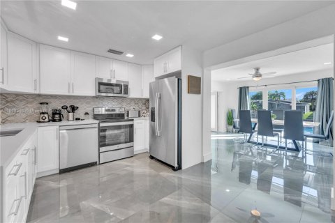 Casa en venta en Dania Beach, Florida, 5 dormitorios, 124.58 m2 № 1768230 - foto 10