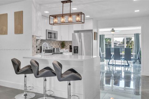 Casa en venta en Dania Beach, Florida, 5 dormitorios, 124.58 m2 № 1768230 - foto 7