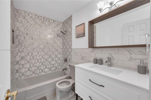 Casa en venta en Dania Beach, Florida, 5 dormitorios, 124.58 m2 № 1768230 - foto 29