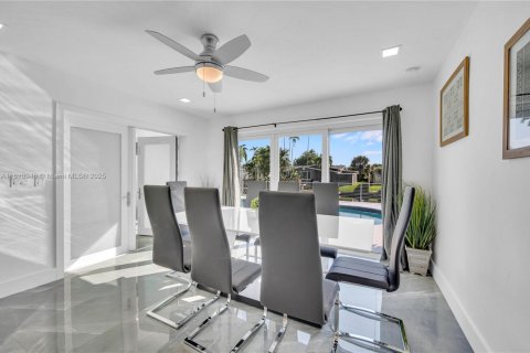 Casa en venta en Dania Beach, Florida, 5 dormitorios, 124.58 m2 № 1768230 - foto 11