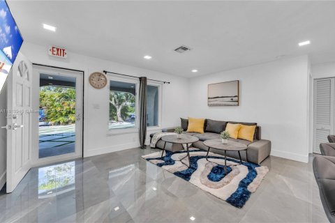 Casa en venta en Dania Beach, Florida, 5 dormitorios, 124.58 m2 № 1768230 - foto 12
