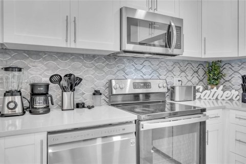 Casa en venta en Dania Beach, Florida, 5 dormitorios, 124.58 m2 № 1768230 - foto 8