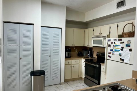 Condo in Doral, Florida, 2 bedrooms  № 2067672 - photo 6