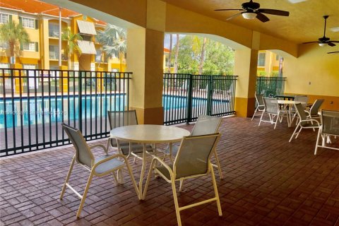 Condo in Doral, Florida, 2 bedrooms  № 2067672 - photo 17