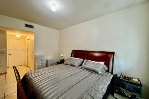 Condo in Doral, Florida, 2 bedrooms  № 2067672 - photo 10