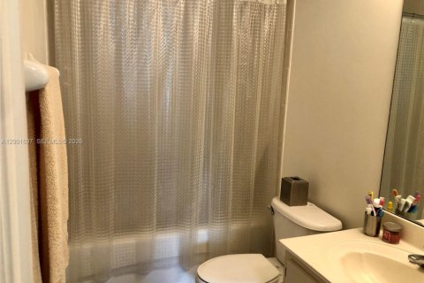 Condo in Doral, Florida, 2 bedrooms  № 2067672 - photo 14
