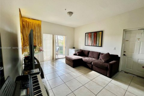 Condo in Doral, Florida, 2 bedrooms  № 2067672 - photo 4