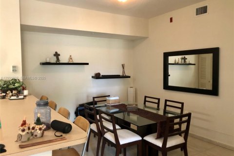 Condo in Doral, Florida, 2 bedrooms  № 2067672 - photo 8