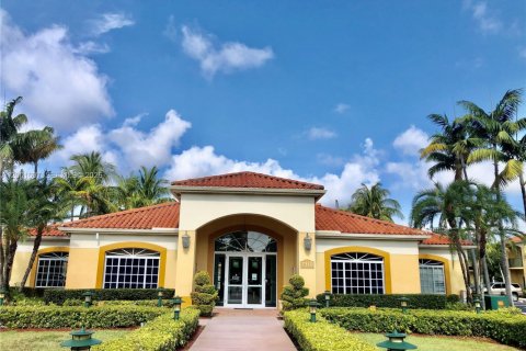 Condo in Doral, Florida, 2 bedrooms  № 2067672 - photo 15