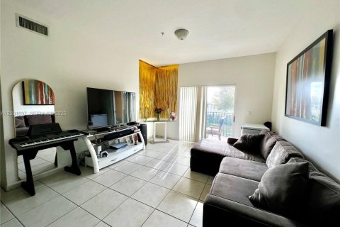 Condo in Doral, Florida, 2 bedrooms  № 2067672 - photo 3