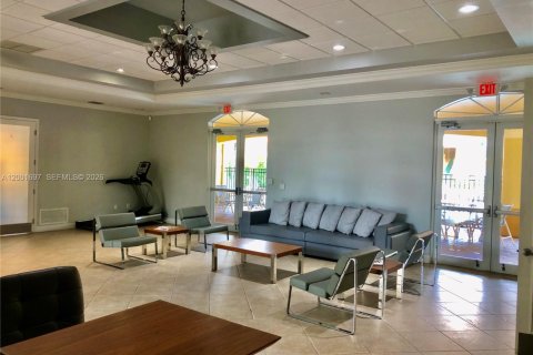 Condo in Doral, Florida, 2 bedrooms  № 2067672 - photo 16
