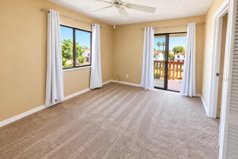 Townhouse in South Daytona, Florida 2 bedrooms, 126.44 sq.m. № 2393947 - photo 12